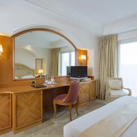 Ashley Hotel 4*