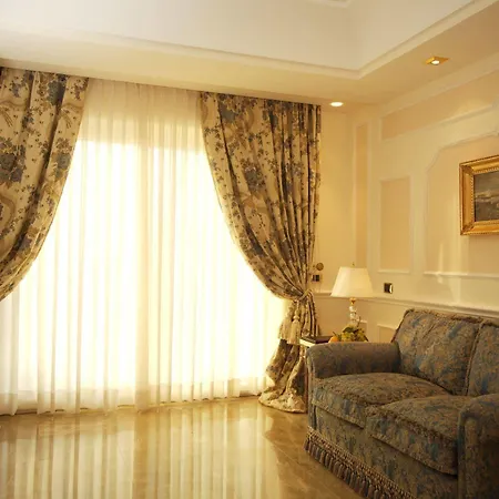 Ashley Hotel 4*